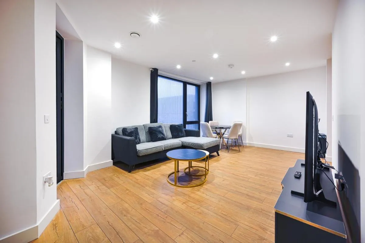 Image 5 of CANARY WHARF E14 MODERN 1 Bed APARTMENT HIGH SPEC