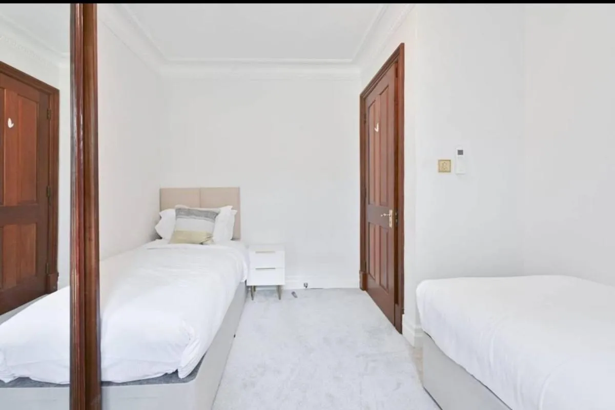 Image 5 of CARLTON COURT – MAYFAIR