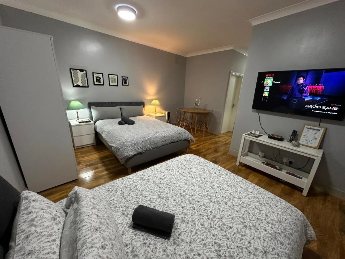 Image 3 of CENTRAL Ground Floor Studio