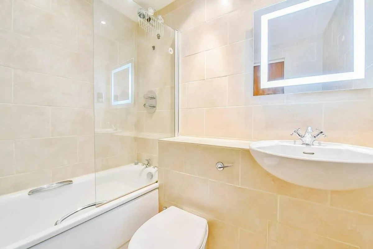 Image 3 of CENTRAL WEST END & THEATRE-LAND 2 Beds & 2 Baths