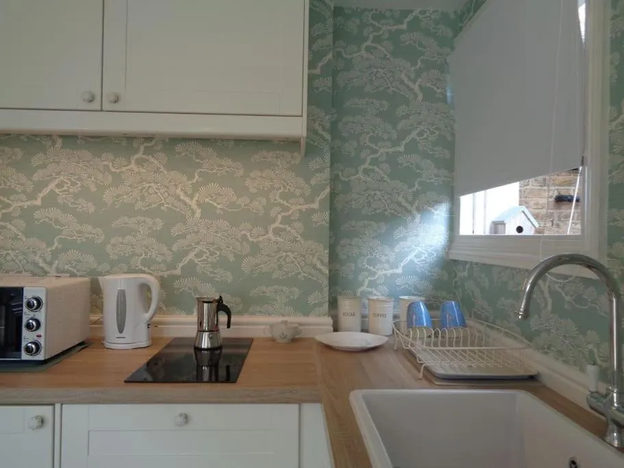 Image 3 of CHARMING ENGLISH STYLE STUDIO FLAT