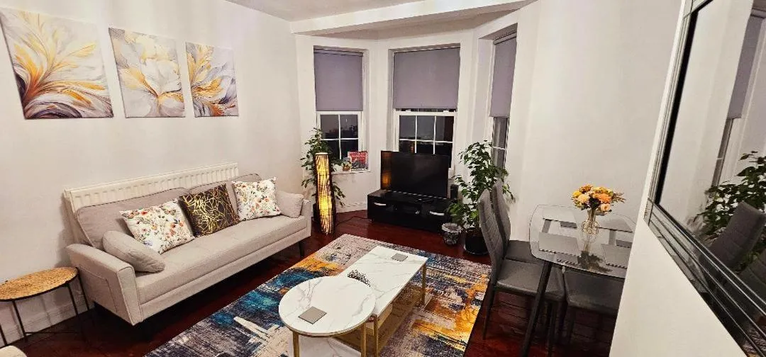 Image 3 of COSY 3BD LONDON ACCOM SLEEPs 6
