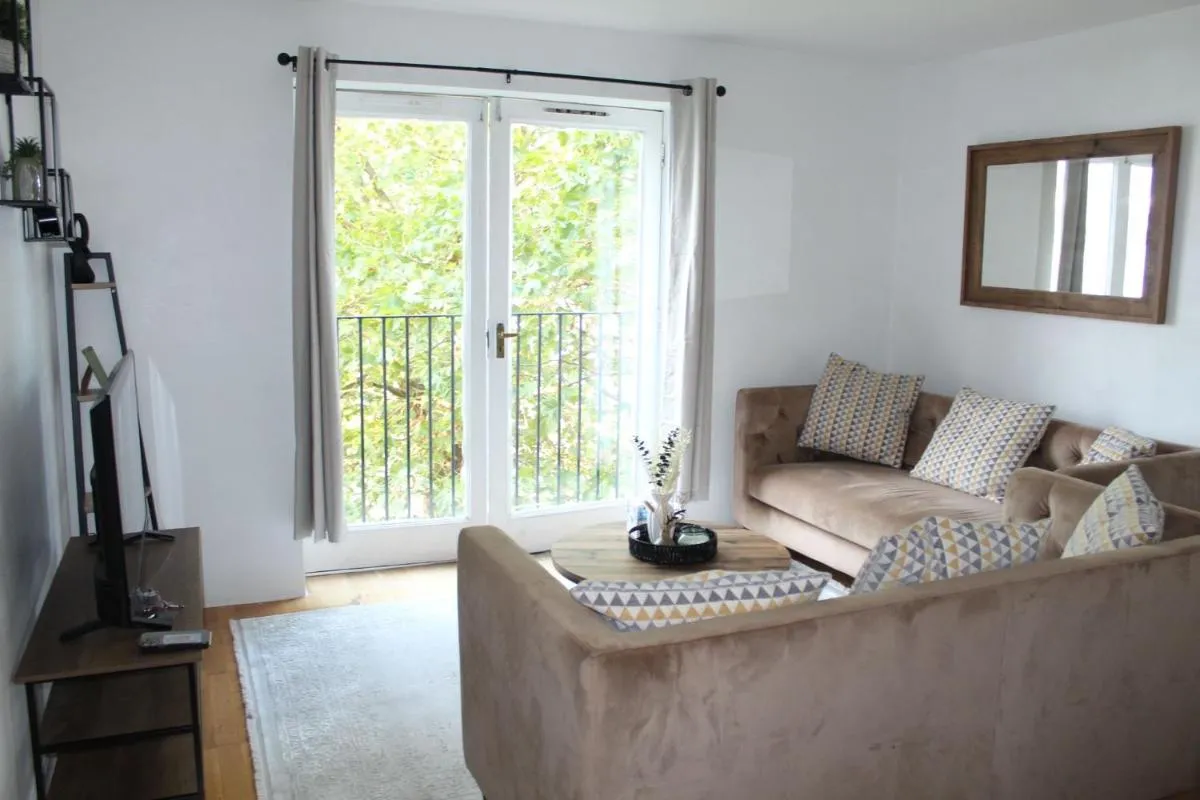Image 2 of C&S Luxe – Riverside retreat ,London, Near 02 Arena has Free Parking and perfect for Long Stays
