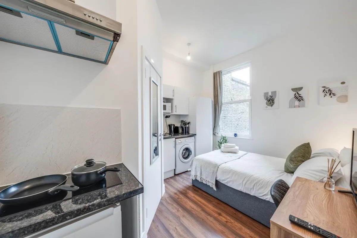 Image 3 of Camberwell High Spec 6-Studio Unit Block