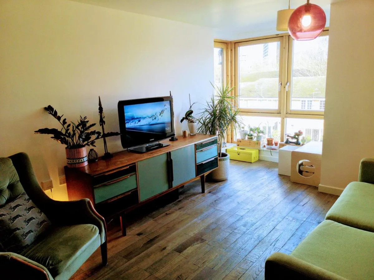 Image 5 of Camden Apartment on Regents Canal 12 min walk from Eurostar
