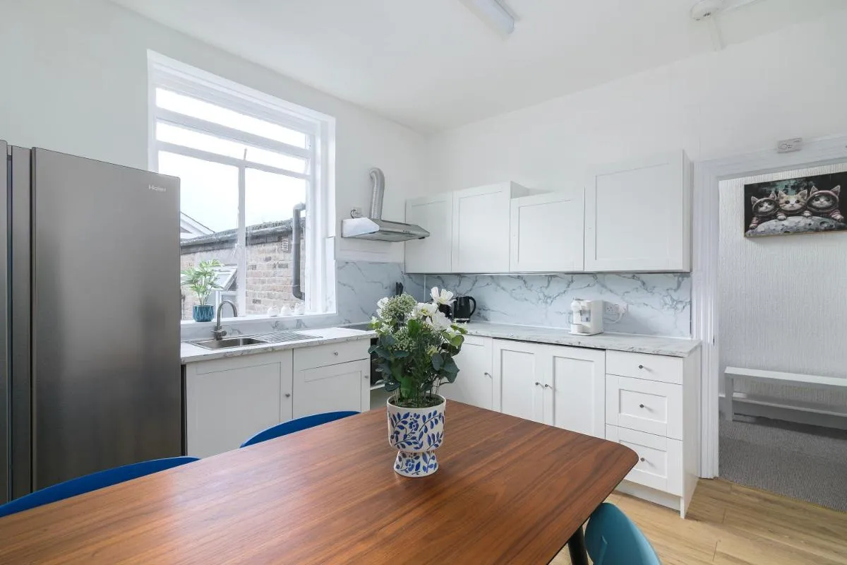 Image 4 of Camden Central 4-Bedroom Flat -12 Guests