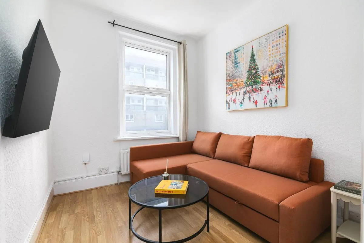 Image 5 of Camden Central 4-Bedroom Flat -12 Guests