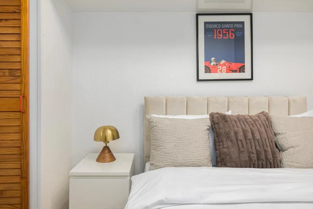 Image 1 of Camden Central 4-Bedroom Flat -12 Guests