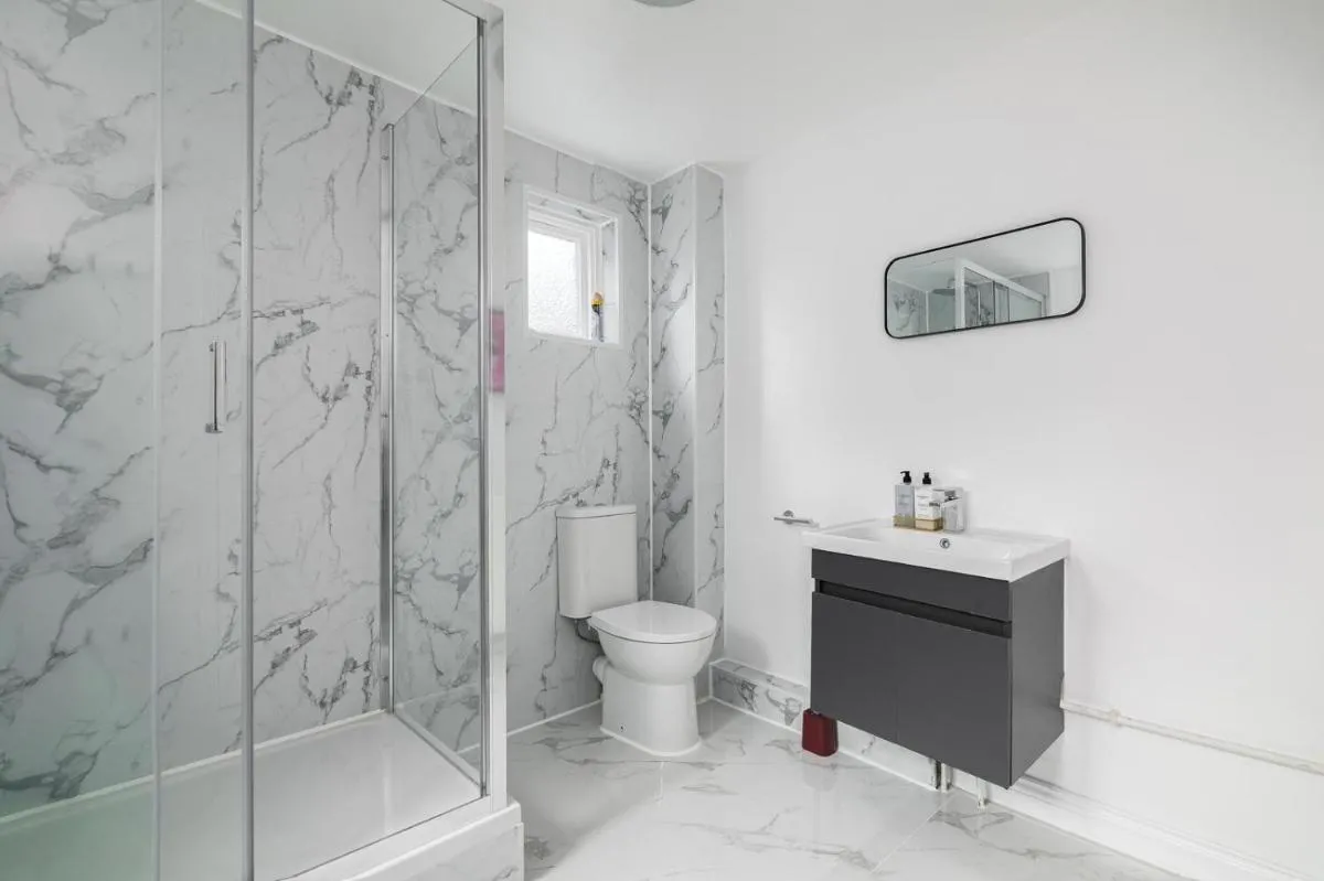 Image 3 of Camden Central 4-Bedroom Flat -12 Guests