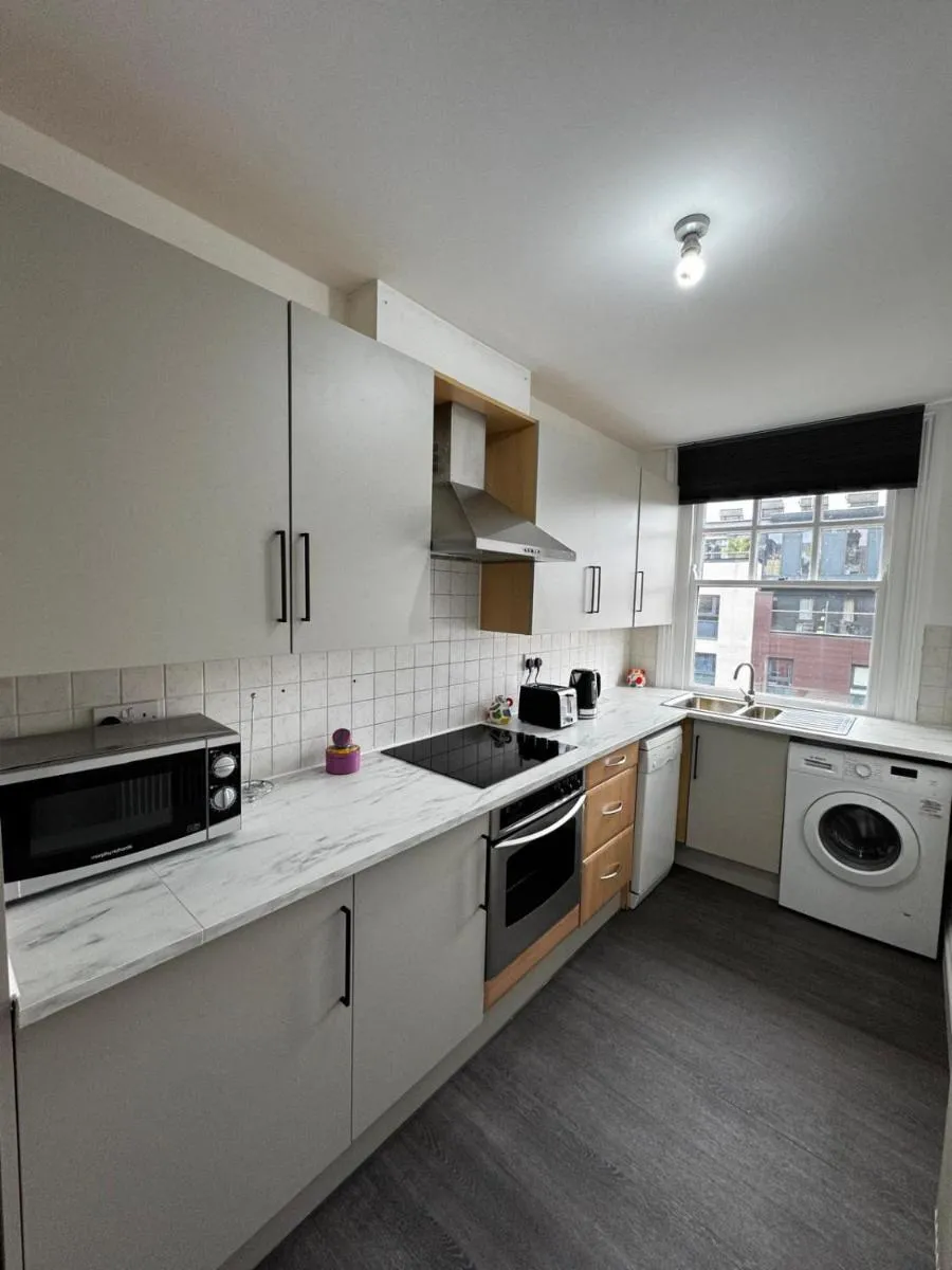 Image 4 of Camden Town 1-Min to Station Sleeps 5