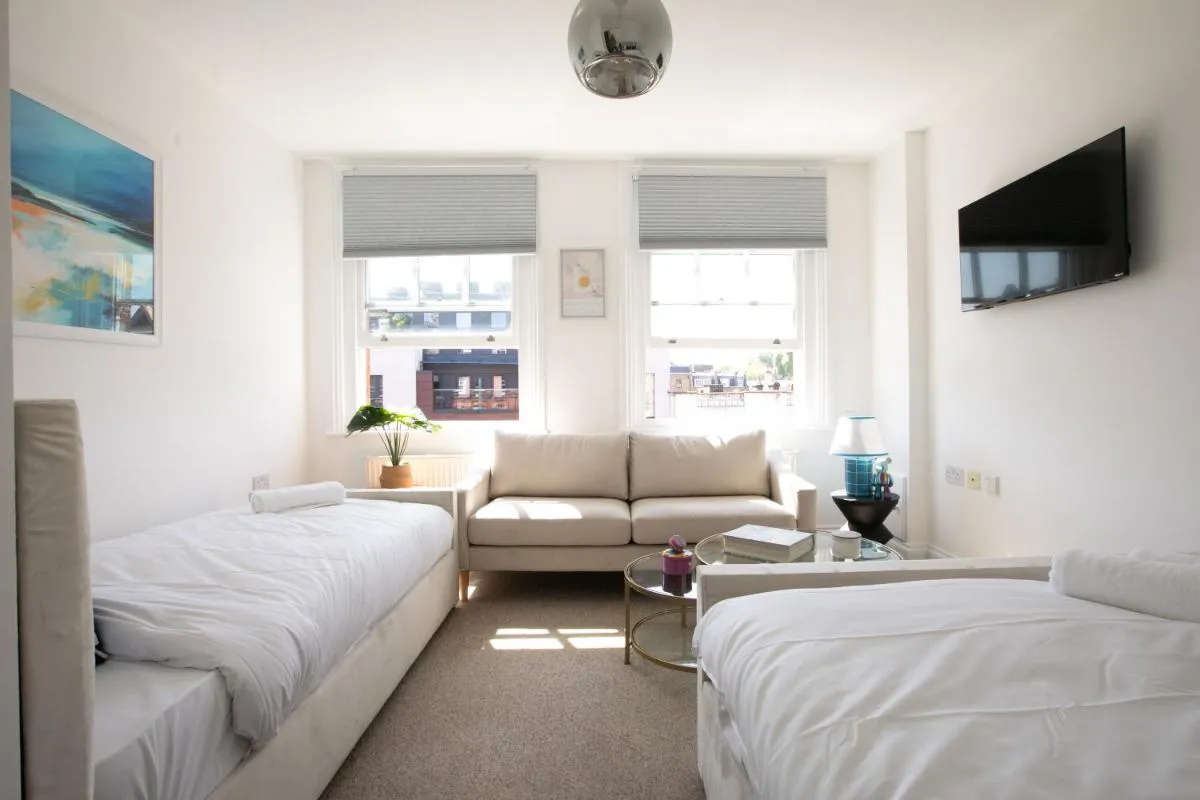 Image 5 of Camden Town 1-Min to Station Sleeps 5