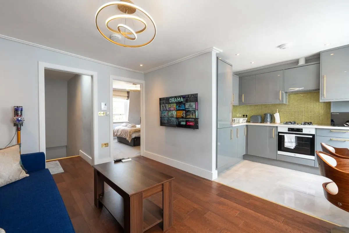 Image 3 of Camden’s Luxurious Urban Escape