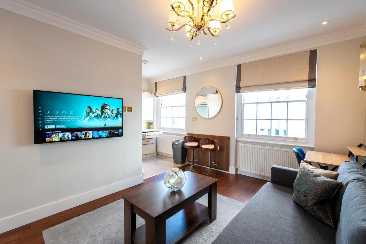 Image 5 of Camden’s Luxurious Urban Escape
