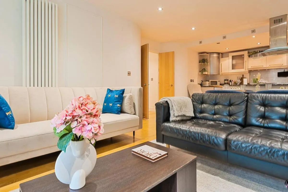 Image 4 of Canary Wharf Balcony & Waterfront 2-Bed, 2-Bath