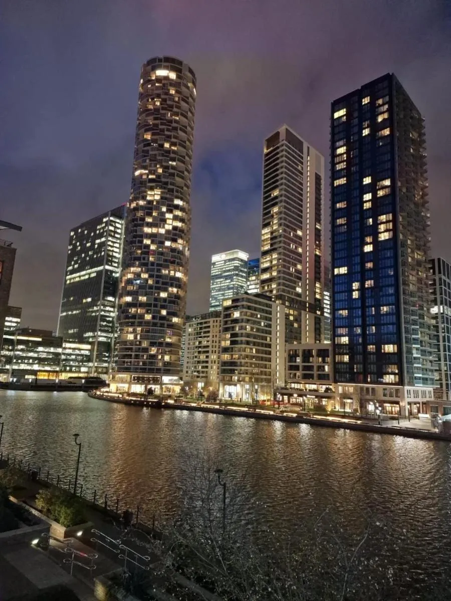 Image 4 of Canary wharf luxury skyline Riverthames view apartment