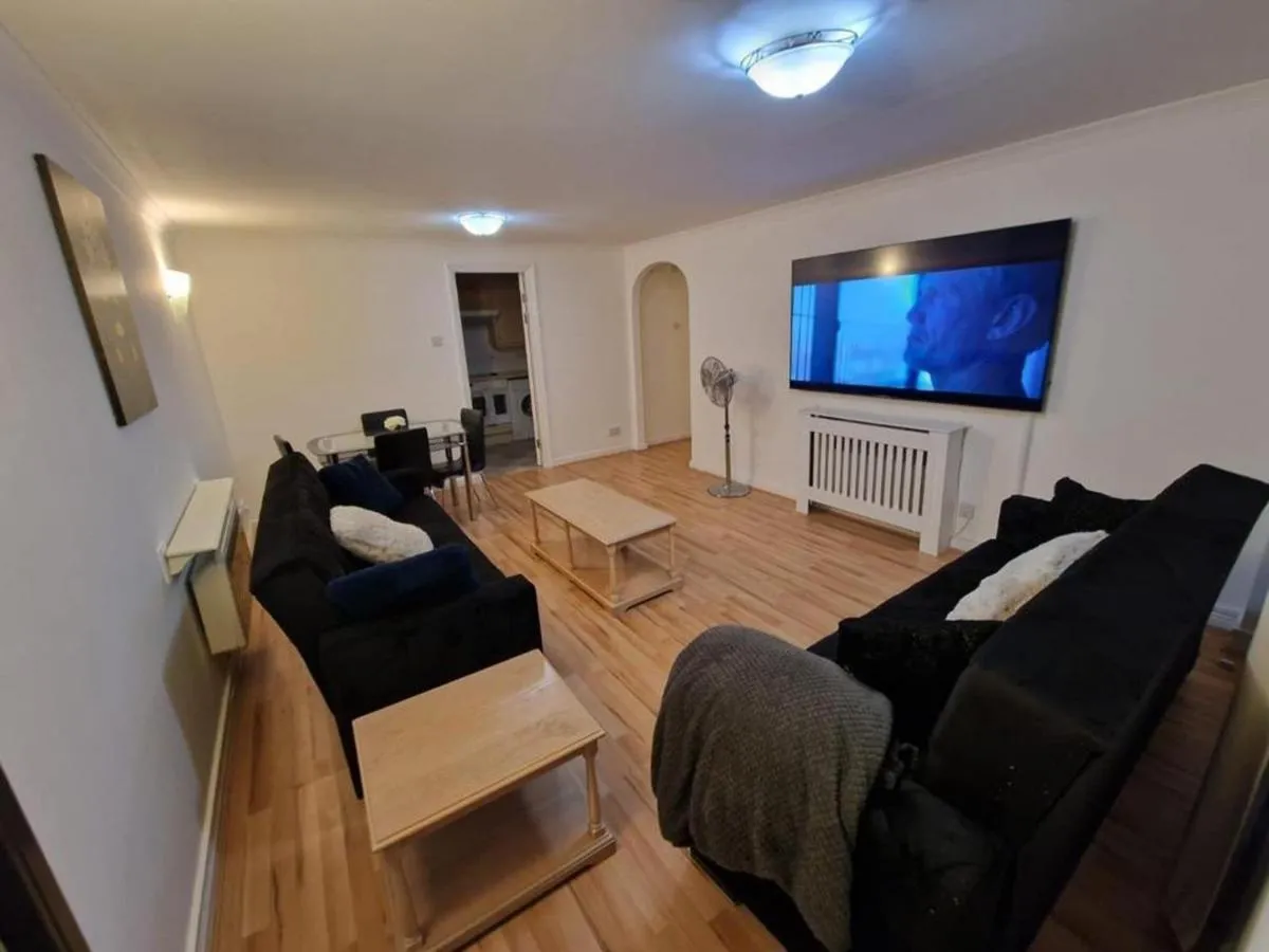 Image 3 of Canary wharf luxury skyline Riverthames view apartment