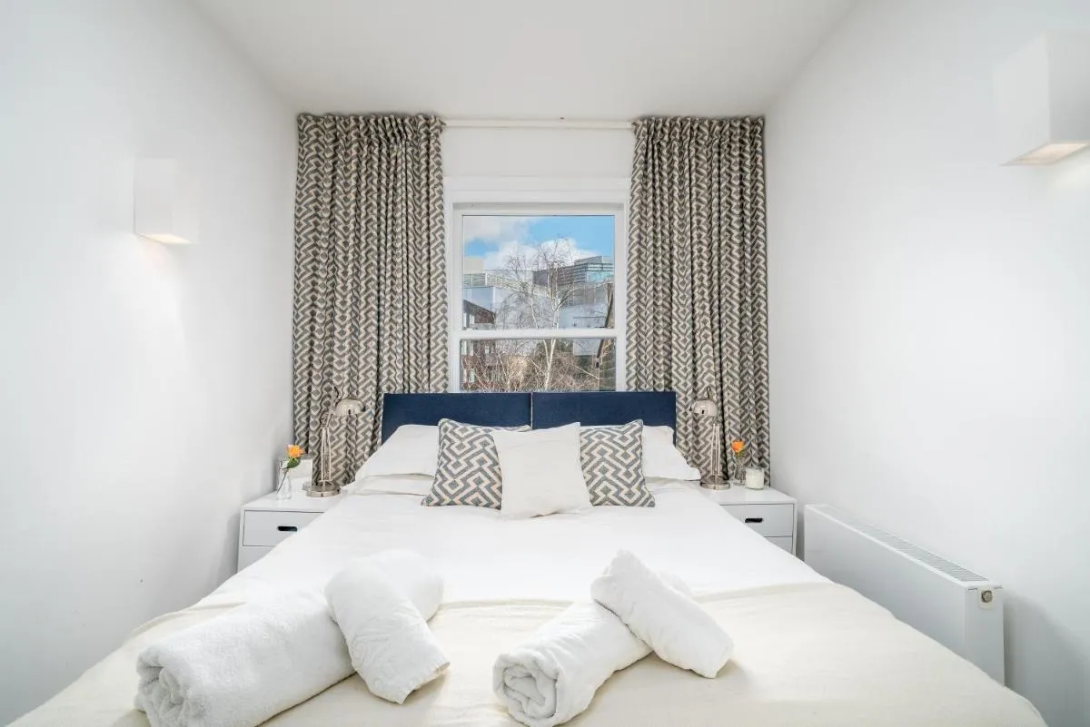 Image 3 of Captivating apartment in Shepherds Bush