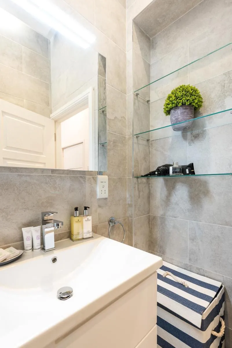 Image 4 of Casa Italia near Kings Road in Chelsea with Wifi & Washing Machine