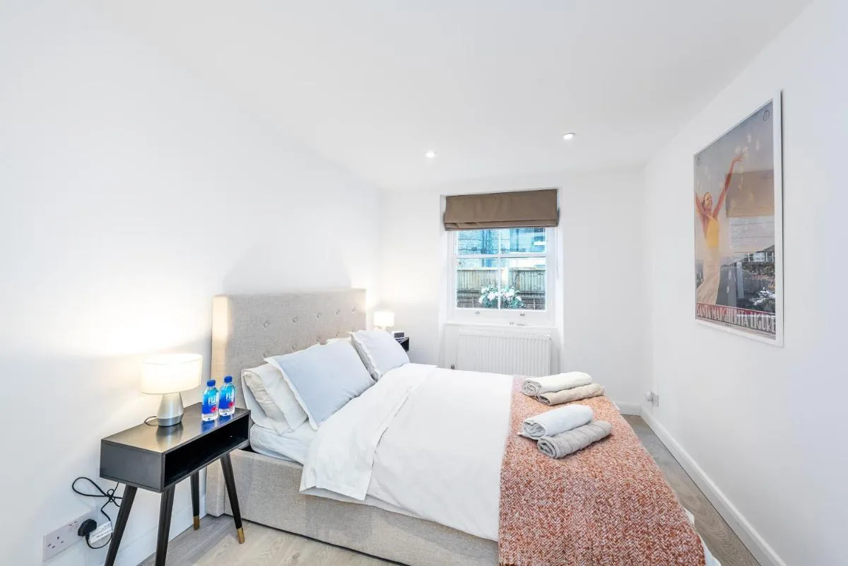 Image 2 of Casa Italia near Kings Road in Chelsea with Wifi & Washing Machine