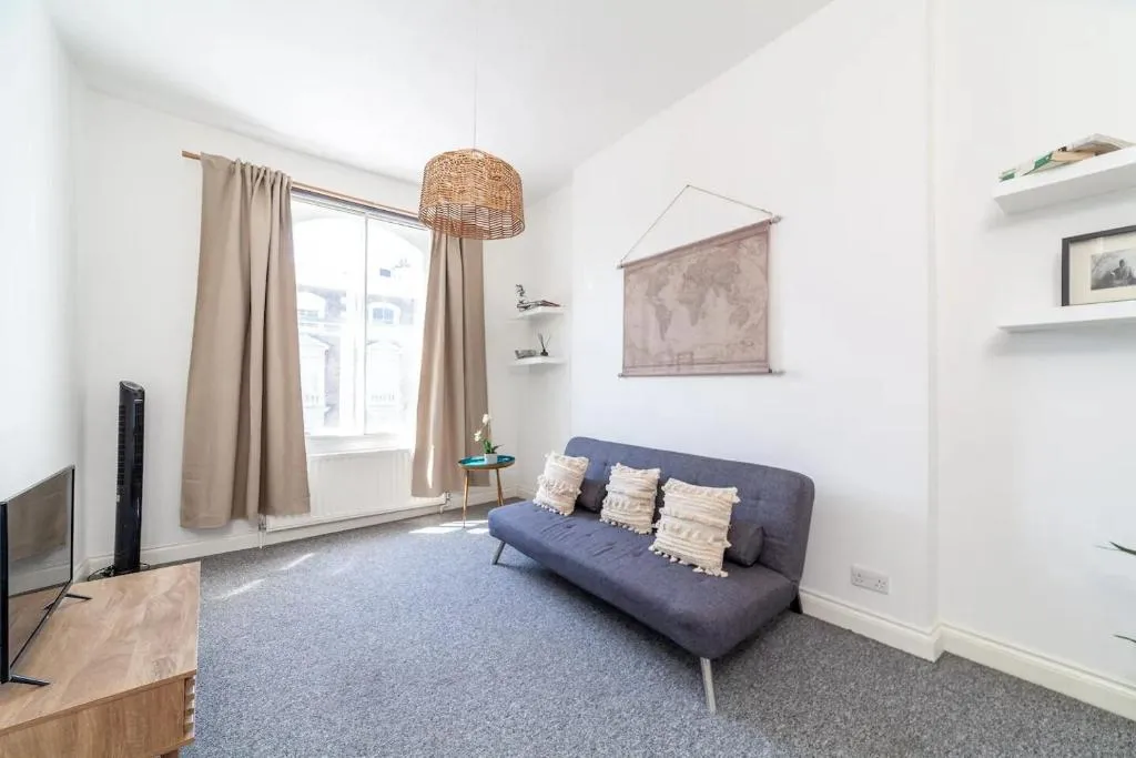 Image 1 of Central 1BR flat in Notting Hill, 1min to Tube