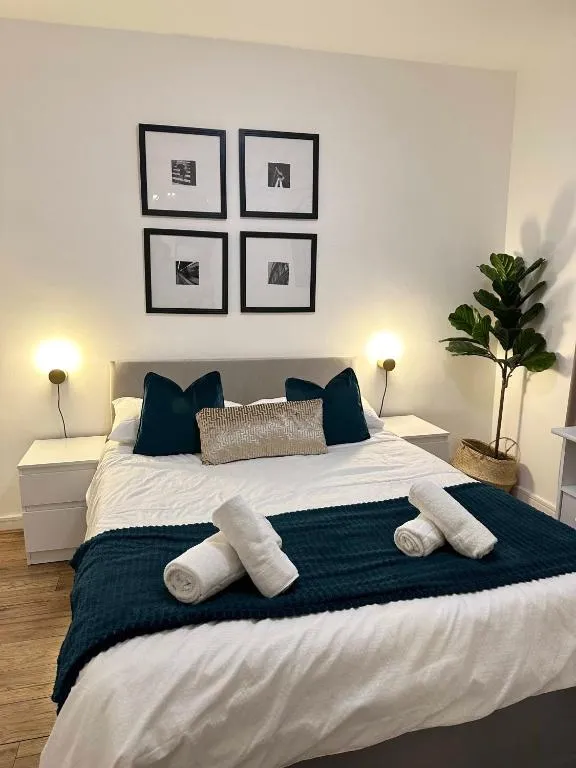 Image 1 of Central 1 BR-Kensington-24 7 security-Netflix