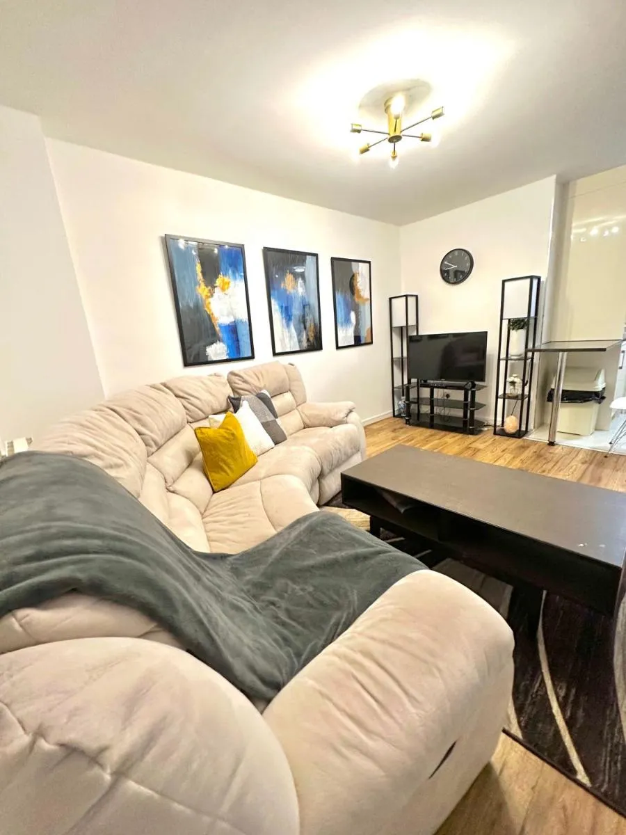 Image 4 of Central 1 BR-Kensington-24 7 security-Netflix