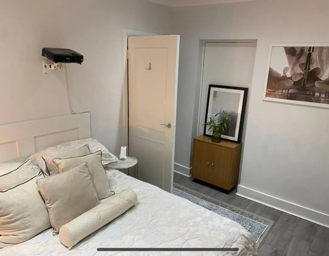 Image 5 of Central 1bedroom Apartment, connected via underground, overground and many bus routes