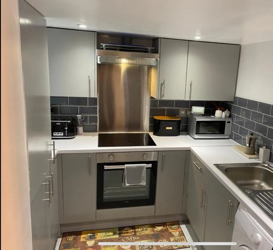 Image 3 of Central 1bedroom Apartment, connected via underground, overground and many bus routes