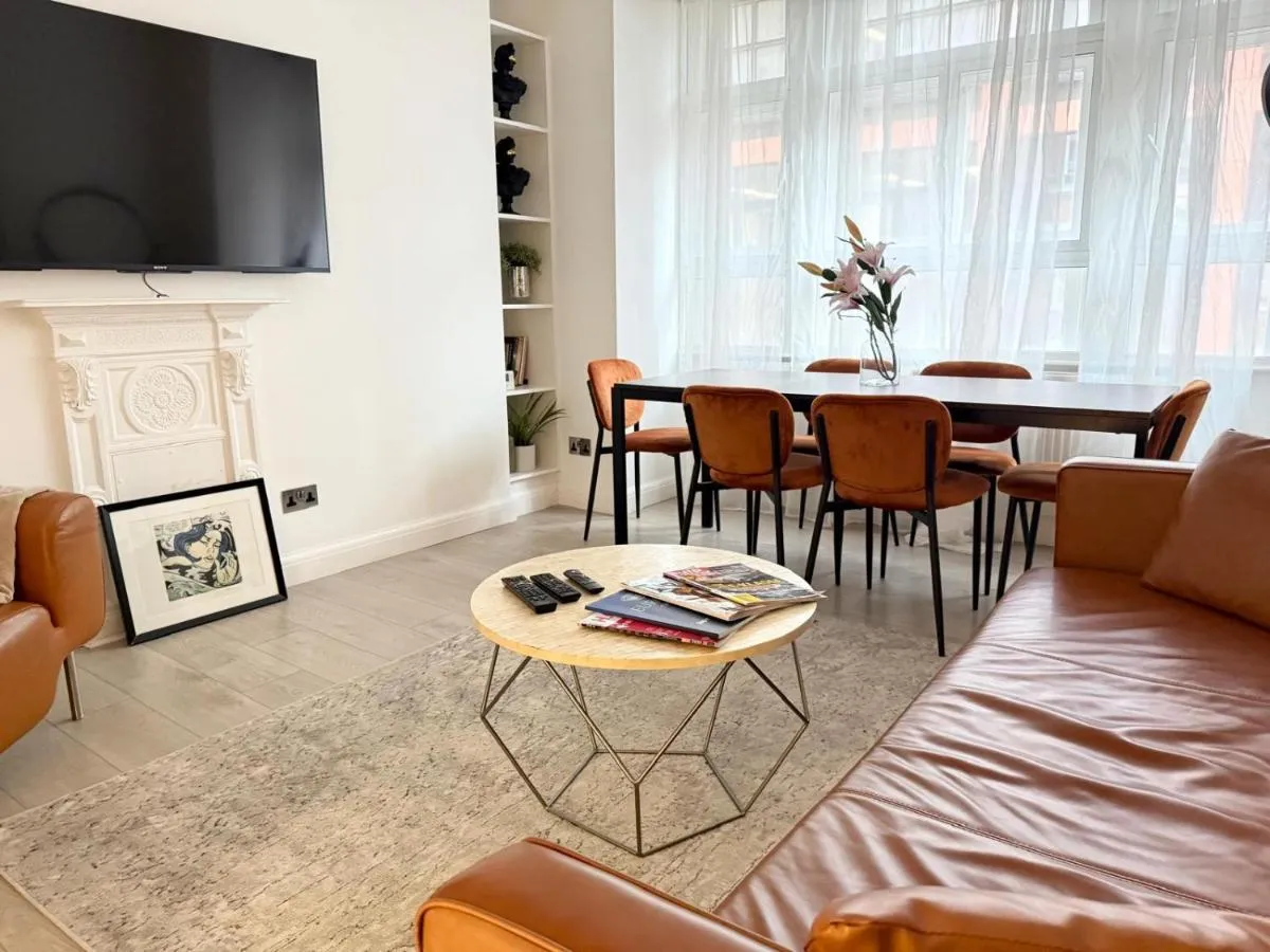 Image 5 of Central 2 Bed in Oxford Street