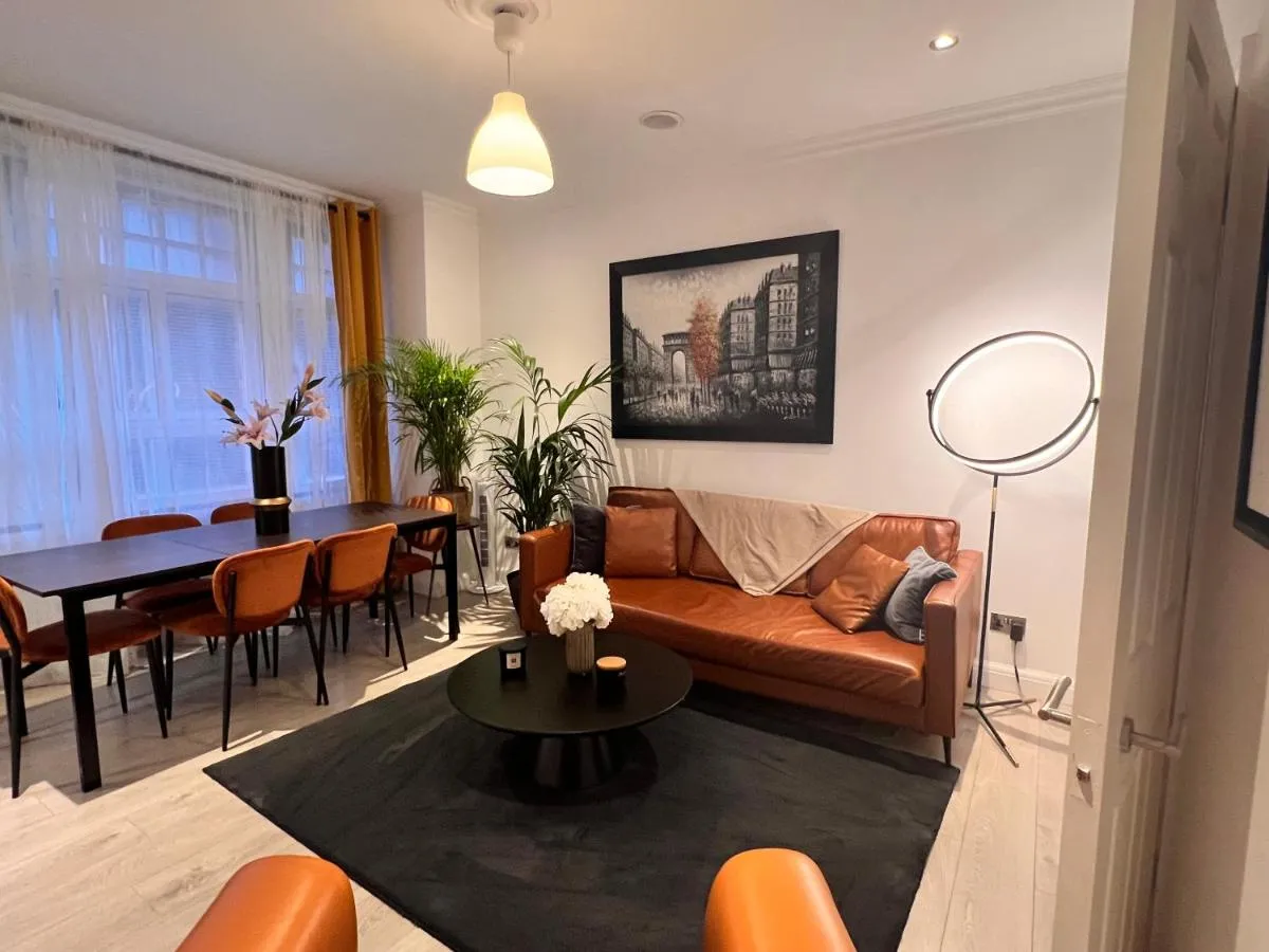 Image 4 of Central 2 Bed in Oxford Street