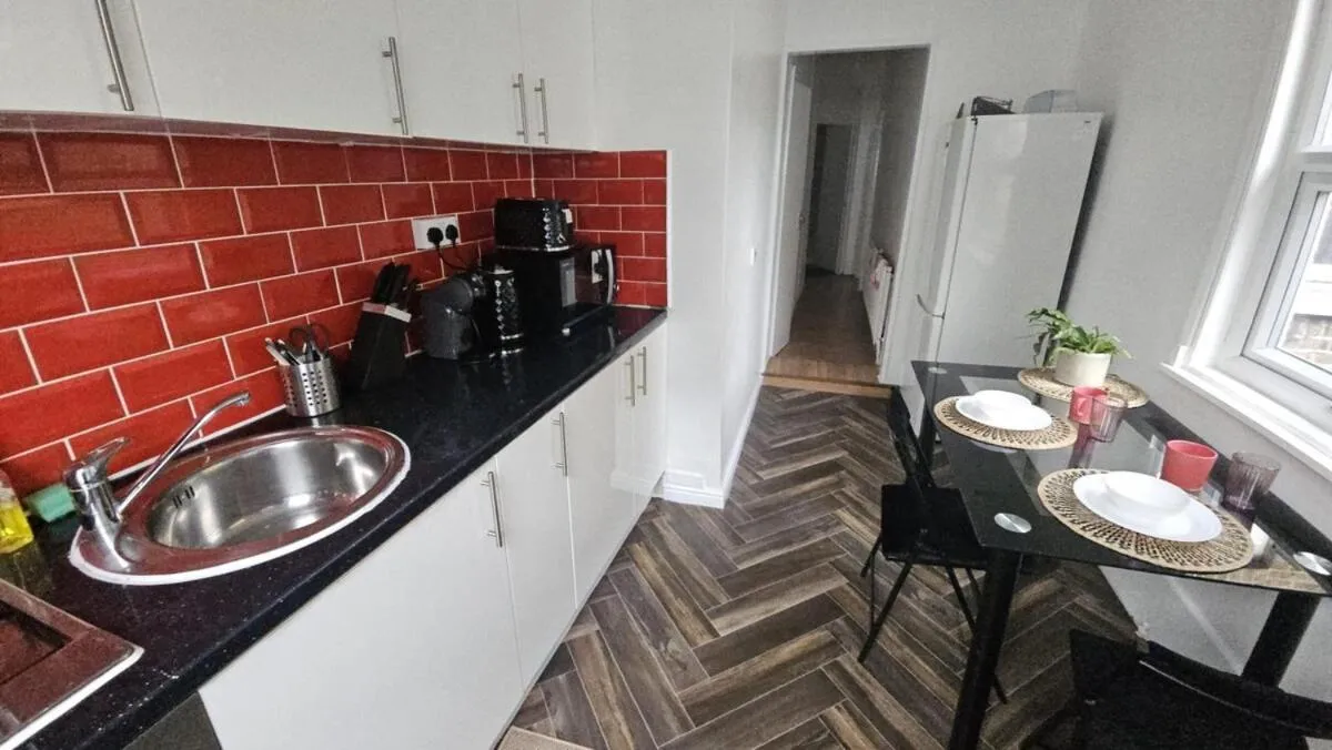 Image 3 of Central Angel Location 1BR Apartment