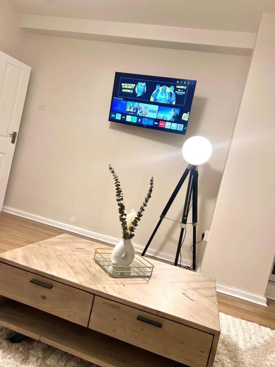 Image 5 of Central City 3 minutes to Tower of London Trendy Shoreditch Recently refurbished 3 Bedrooms sleeps 8