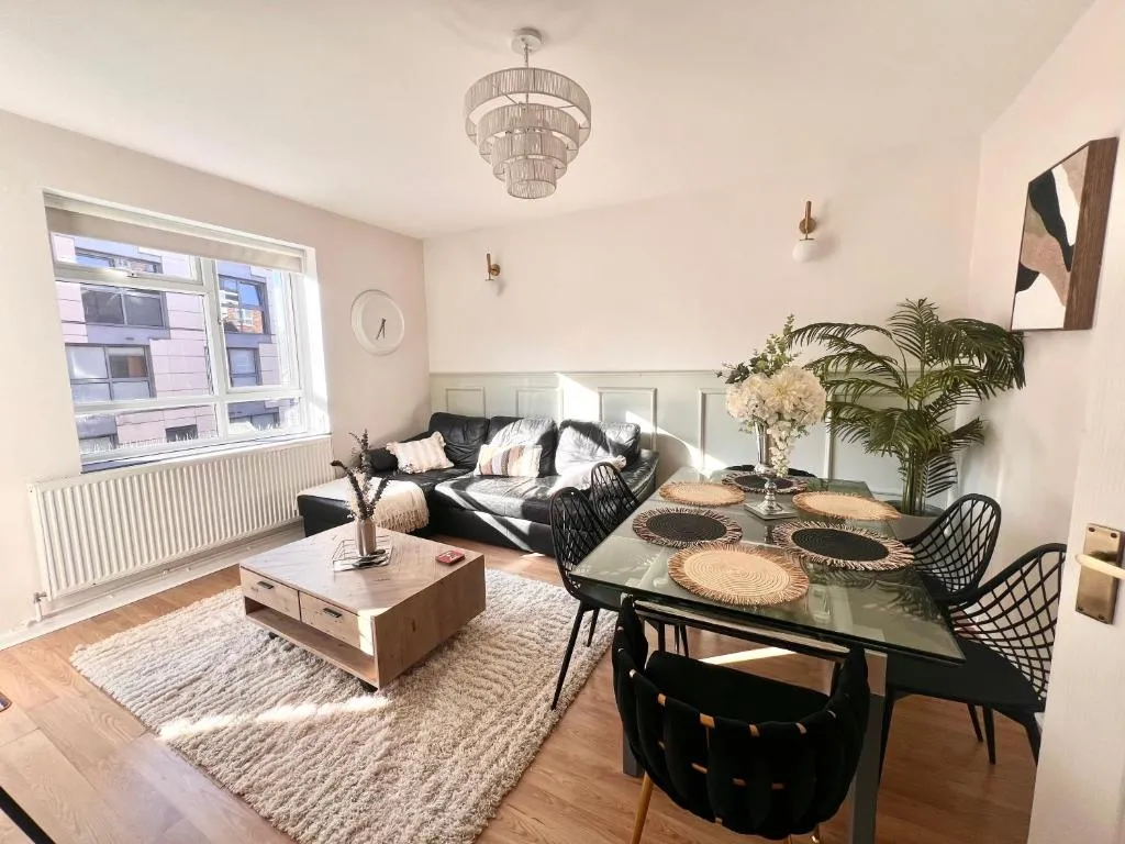 Central City 3 minutes to Tower of London Trendy Shoreditch Recently refurbished 3 Bedrooms sleeps 8