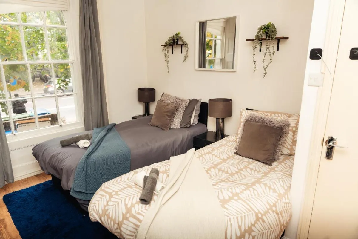 Image 2 of Central City Oasis – Sleeps 4 Parking Included 3 Mins walk to Queens Station