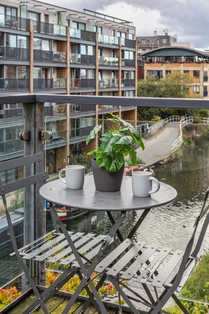 Image 5 of Central Cosy Canal-side 2Bed 2Bath
