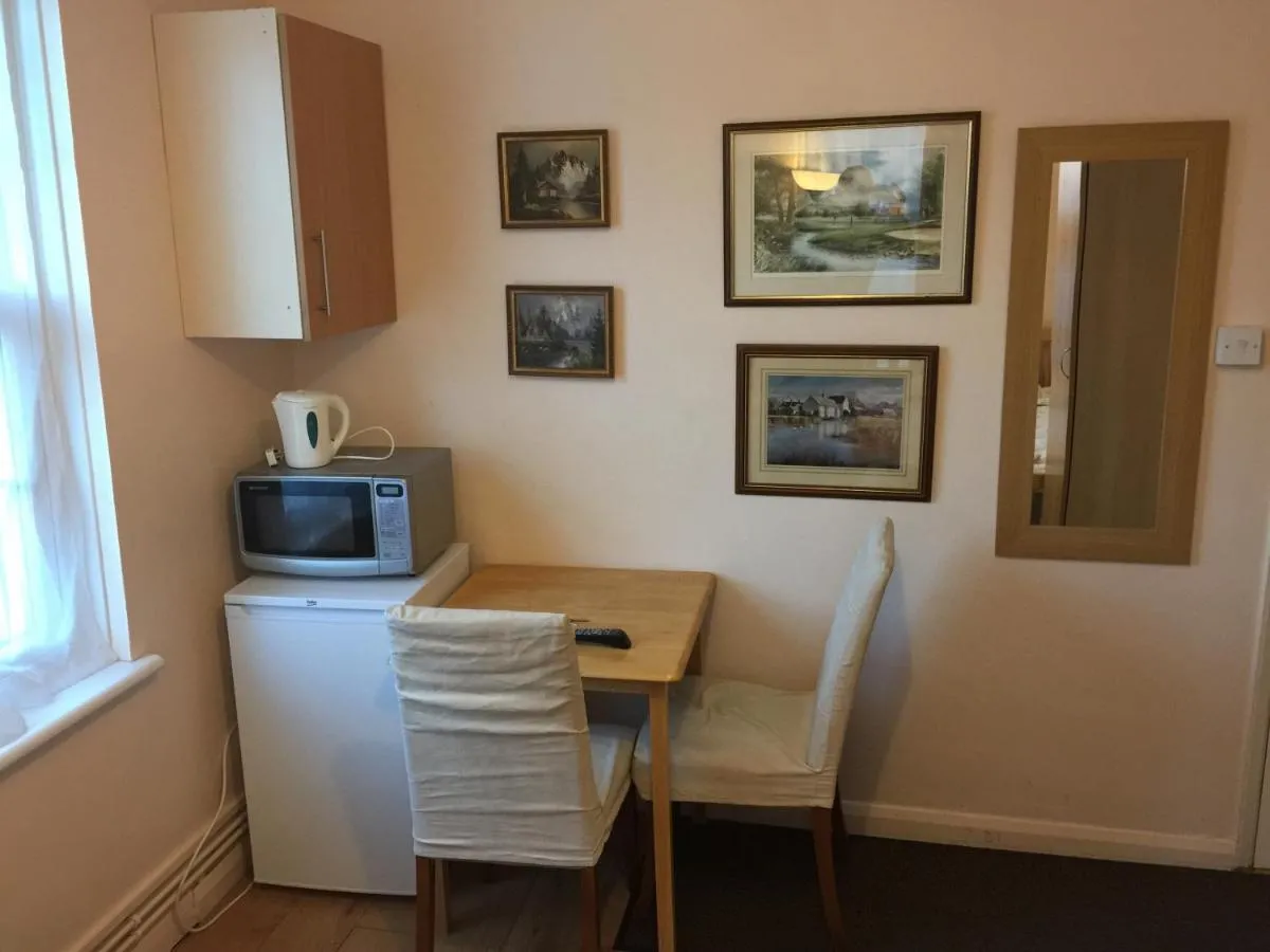 Image 4 of Central Greenwich guest rooms