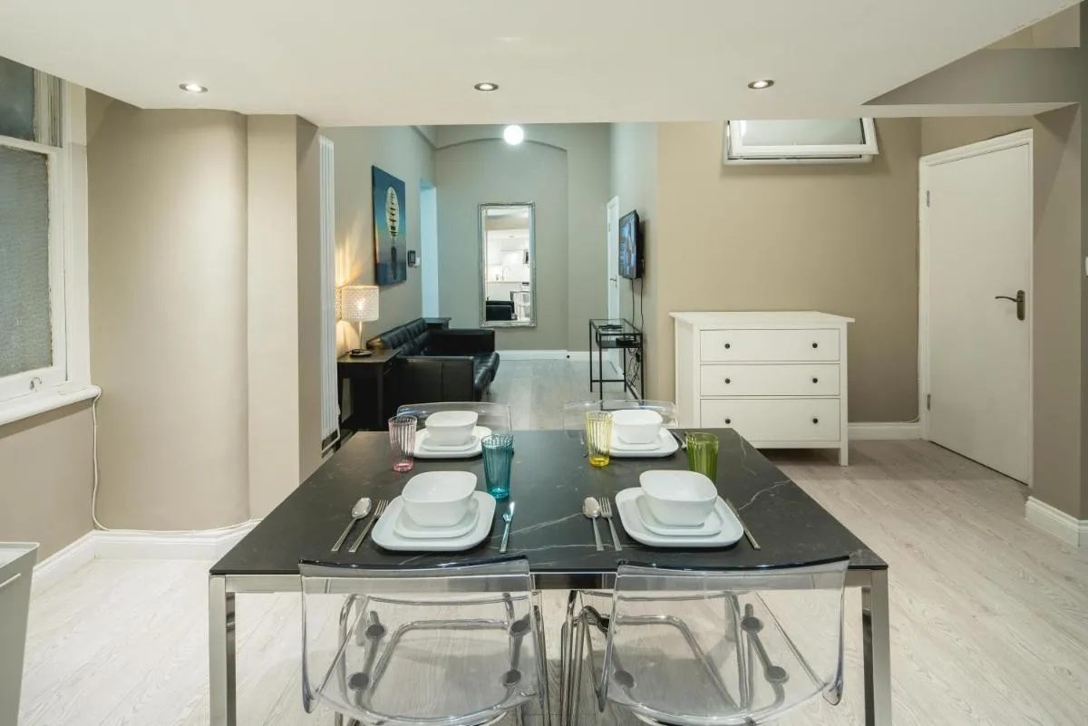 Image 5 of Central, Kensington, 3Beds, Cosy, Parks, Pubs