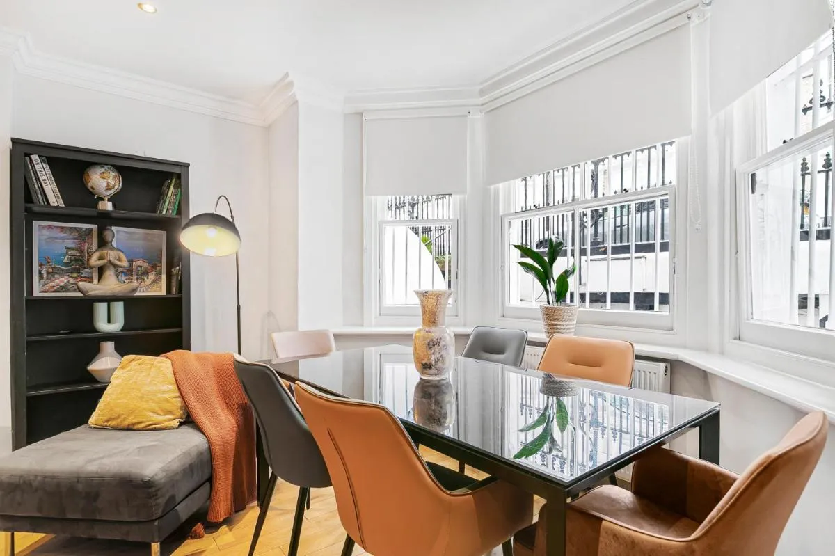 Image 3 of Central Large Stylish 2Beds 2Baths With Private Patio