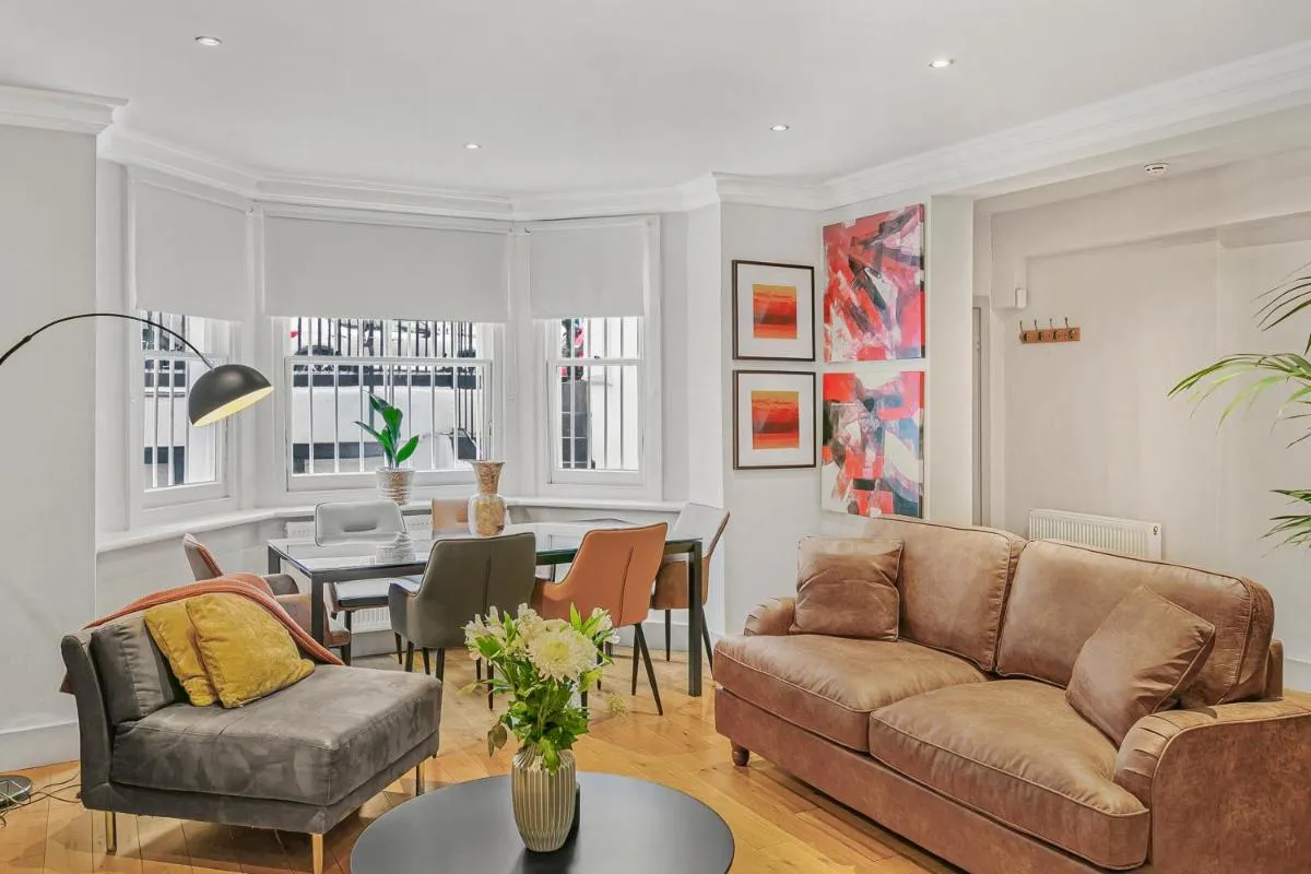 Image 5 of Central Large Stylish 2Beds 2Baths With Private Patio
