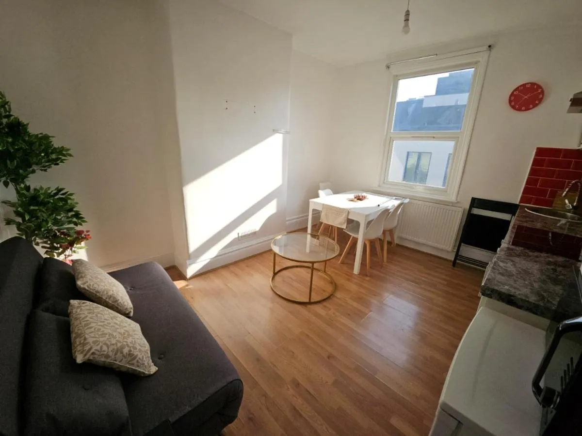 Image 4 of Central Location 2BR Flat Near Angel & City Centre