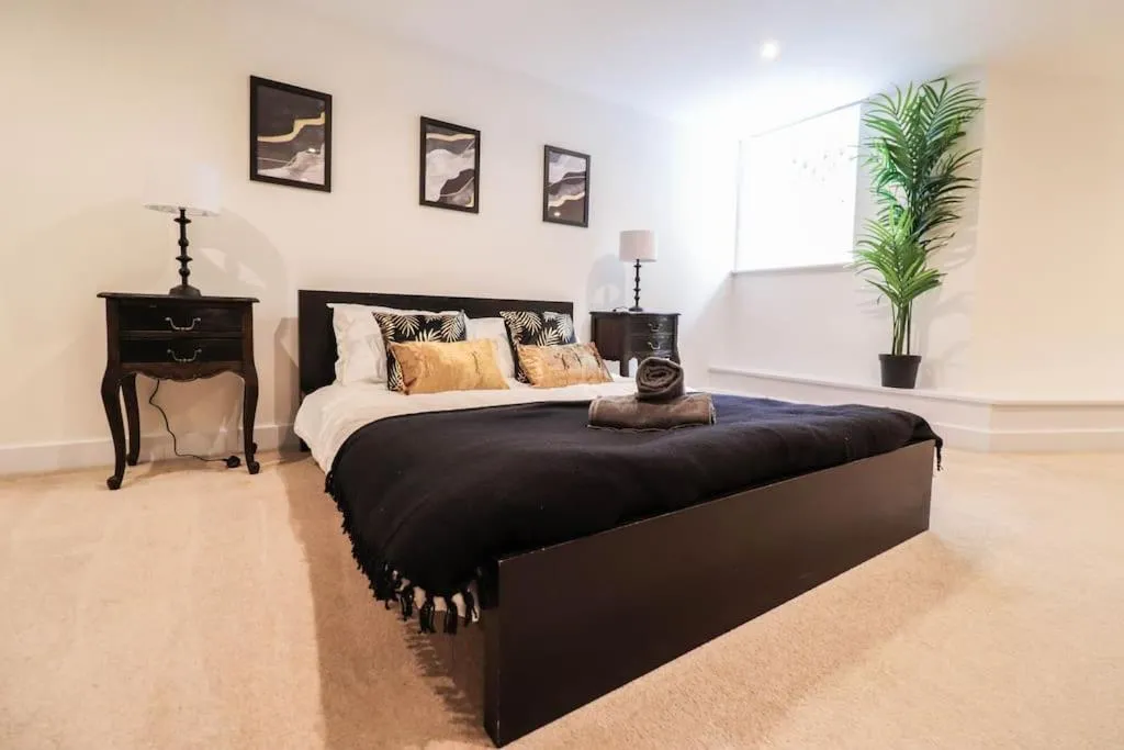 Image 4 of Central London 2 Bed Flat with Parking – Long Stay Offer