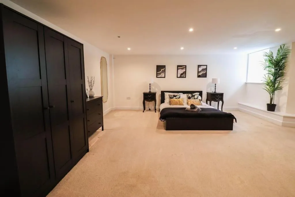 Image 5 of Central London 2 Bed Flat with Parking – Long Stay Offer