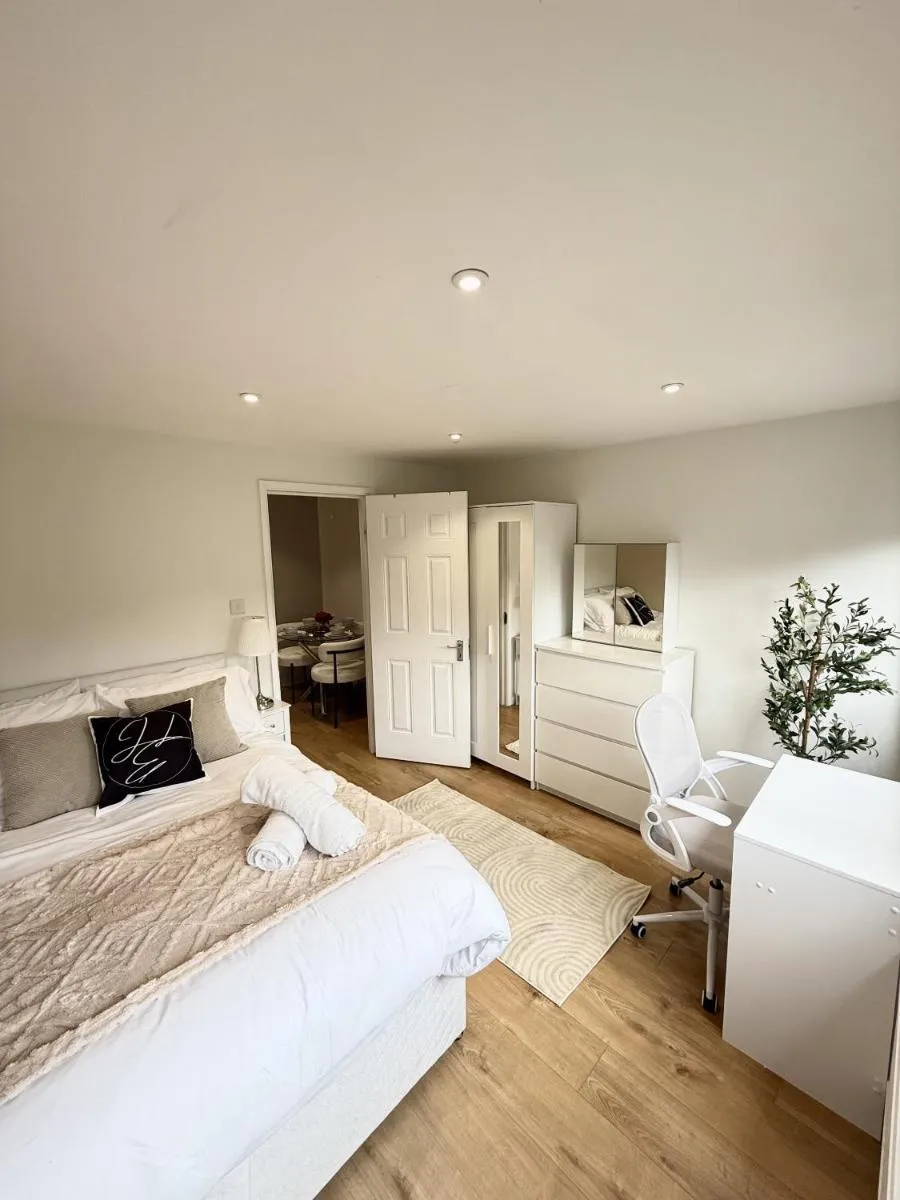 Image 3 of Central London 3 BDR Home Steps from Kings Cross and St Pancras