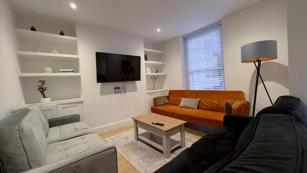 Image 1 of Central London COSY Modern HOME