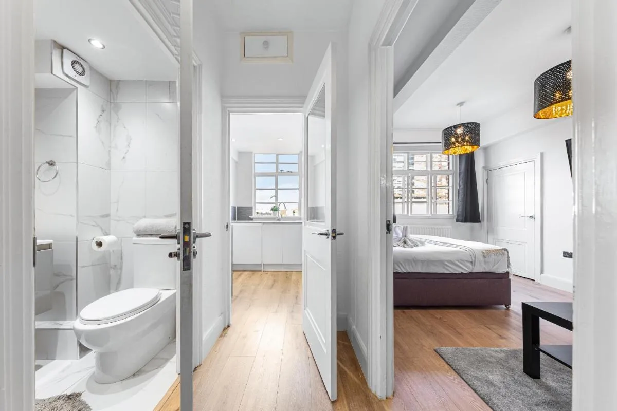 Image 3 of Central London Luxury, Relaxing Apartment! 2 Mins from Paddington Station!