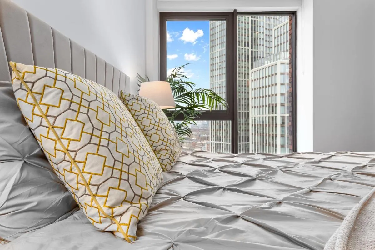 Image 4 of Central London New 2 bedroom flat Riverview Balcony