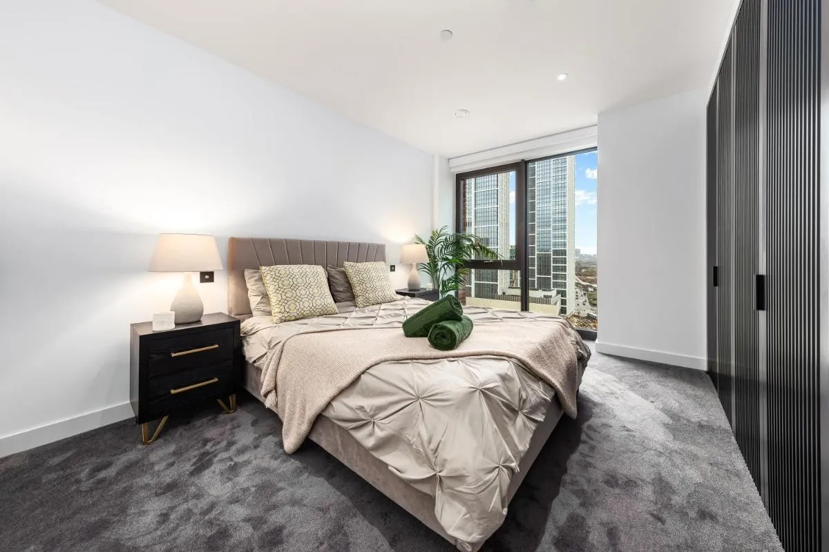 Image 5 of Central London New 2 bedroom flat Riverview Balcony