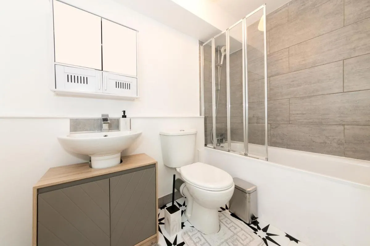 Image 3 of Central London Urban Modern Apartment near Warren Street