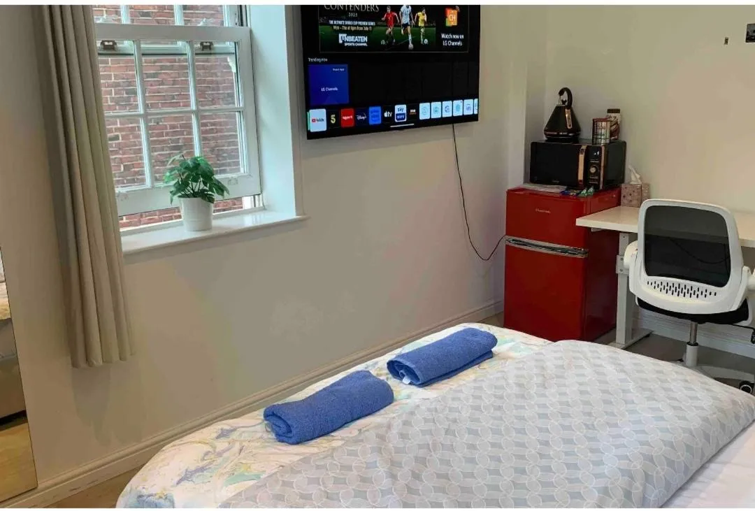 Image 5 of Central London property-ensuite, double and budget room