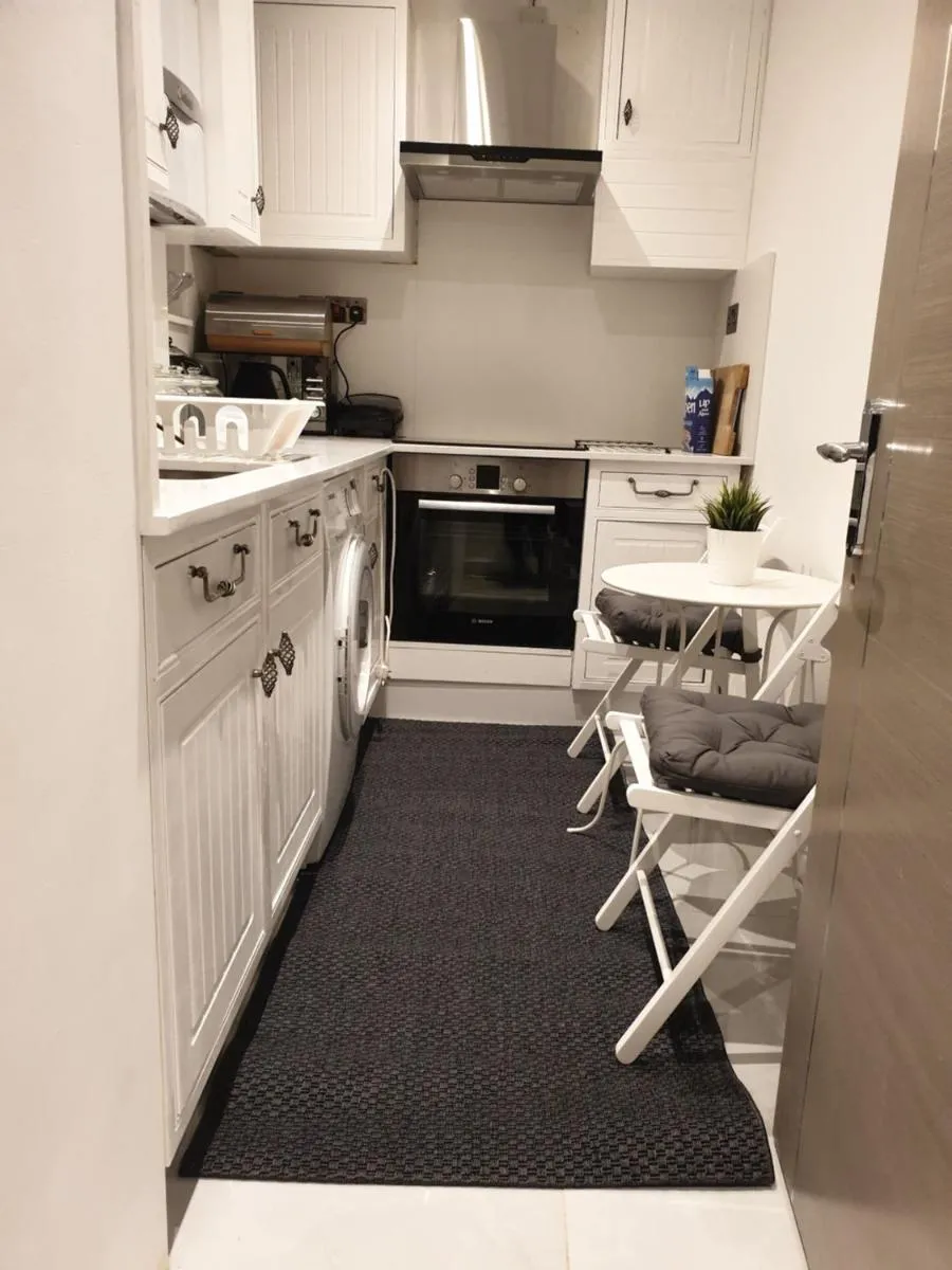 Image 4 of Central London property-ensuite, double and budget room